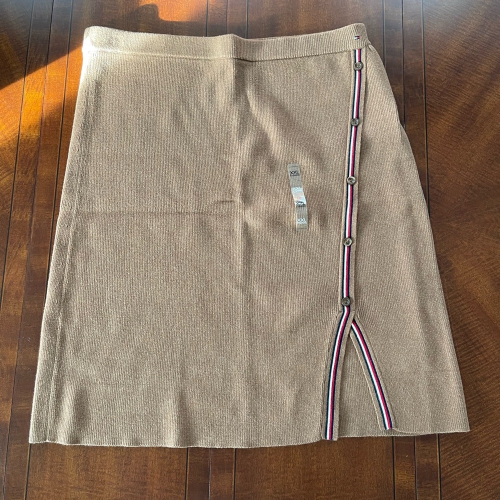 NWT Tommy Hilfiger Brown Knit Skirt Buttons Striped Trim Front Slit Size XXL